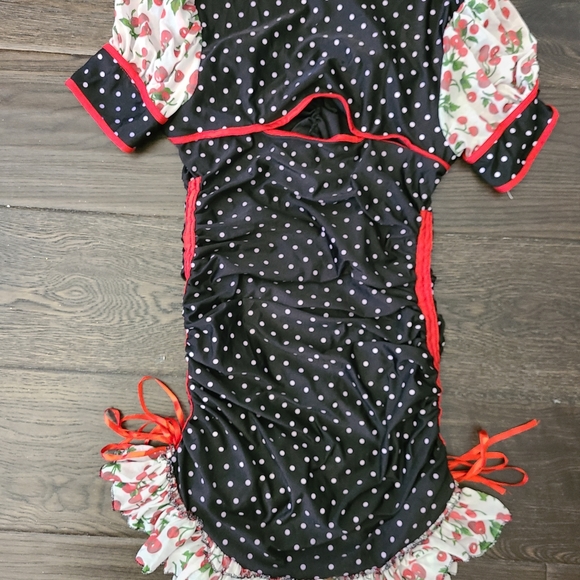 Pin-up girl Halloween costume - Picture 3 of 4